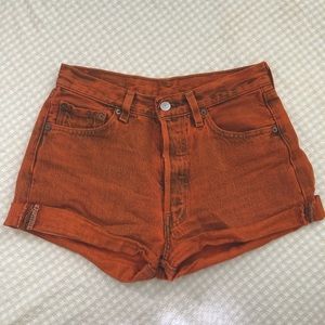 LEVI’S hot orange denim jean shorts with button fly 🍊